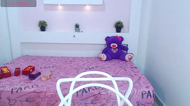 Snapshot of IslaBlaze chatting on 03.07.25 IslaBlaze online show from 03.07.25