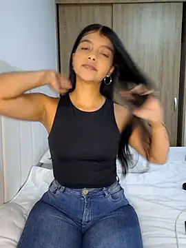 Snapshot of IslaBlaze chatting on 11.29.25 IslaBlaze online show from 11.29.25