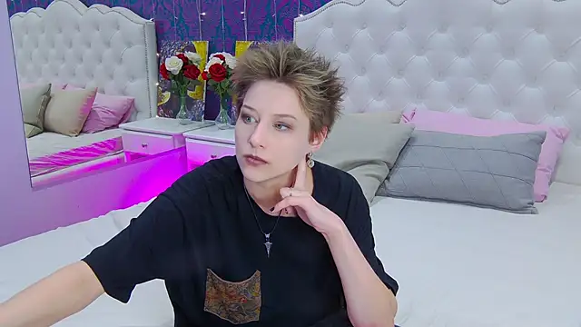 via mayer  online show from 03.04.25