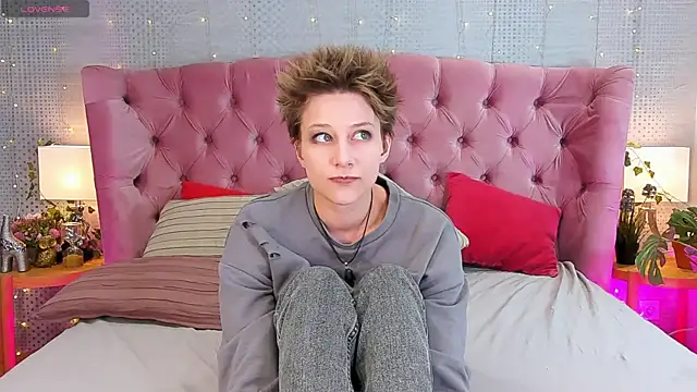 via mayer  online show from 03.10.25