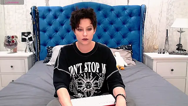 Snapshot of via_mayer_ chatting on 06.12.26 via mayer online show from 06.12.26