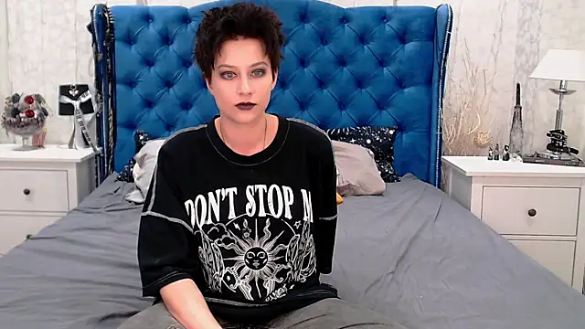 Snapshot of via_mayer_ chatting on 06.13.26 via mayer online show from 06.13.26