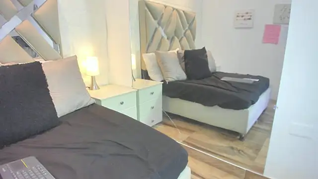 raquell moore online show from 01.10.26