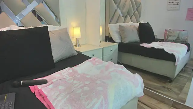 raquell moore online show from 01.12.26