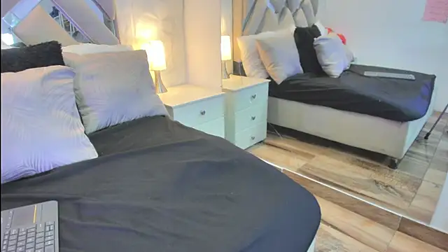 raquell moore online show from 04.14.26