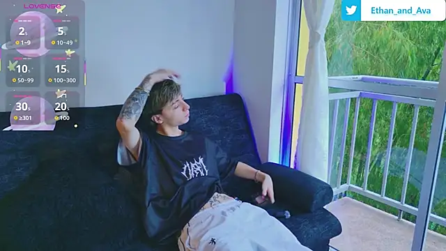 Snapshot of ethan_and_ava chatting on 10.10.25 ethan and ava online show from 10.10.25