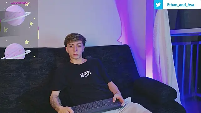 Snapshot of ethan_and_ava chatting on 11.08.25 ethan and ava online show from 11.08.25