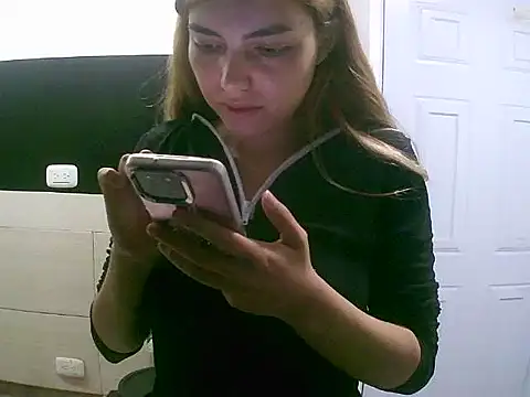 Snapshot of VittoriaTaylor chatting on 11.10.25 VittoriaTaylor online show from 11.10.25