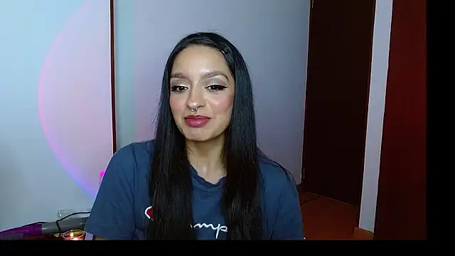Snapshot of ravenvancleef chatting on 02.18.25 ravenvancleef online show from 02.18.25