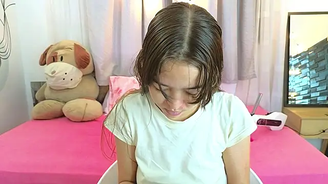 Snapshot of SERAFINA_ chatting on 11.27.25 SERAFINA online show from 11.27.25