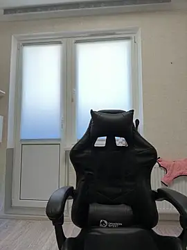 Snapshot of _XxX-XxX_ chatting on 03.19.25 XxX-XxX online show from 03.19.25