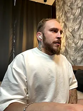 Snapshot of _XxX-XxX_ chatting on 09.18.25 XxX-XxX online show from 09.18.25