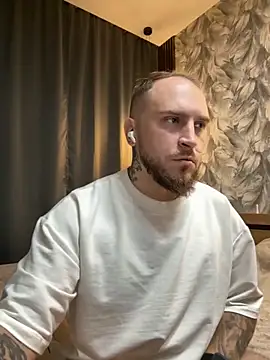 Snapshot of _XxX-XxX_ chatting on 10.06.25 XxX-XxX online show from 10.06.25