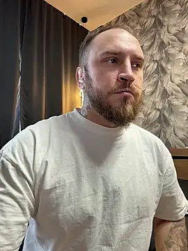 Snapshot of _XxX-XxX_ chatting on 11.28.25 XxX-XxX online show from 11.28.25