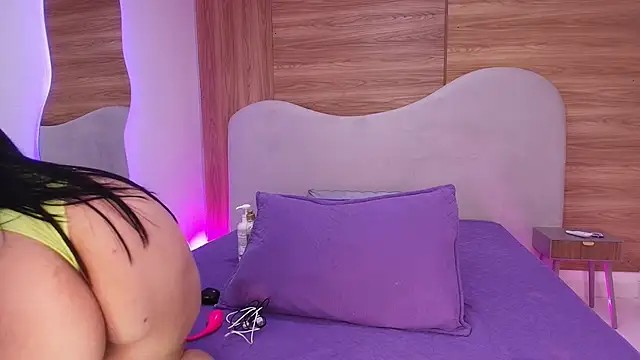 Auroraa miller online show from 03.20.26