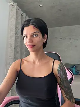 Snapshot of Rosariolovex chatting on 01.31.25 Rosariolovex online show from 01.31.25