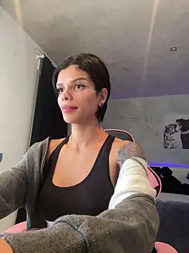 Snapshot of Rosariolovex chatting on 02.21.25 Rosariolovex online show from 02.21.25