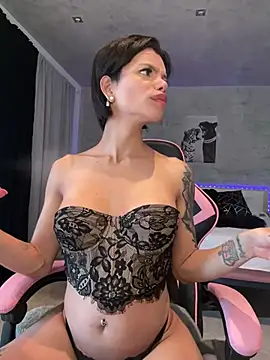 Snapshot of Rosariolovex chatting on 03.18.25 Rosariolovex online show from 03.18.25