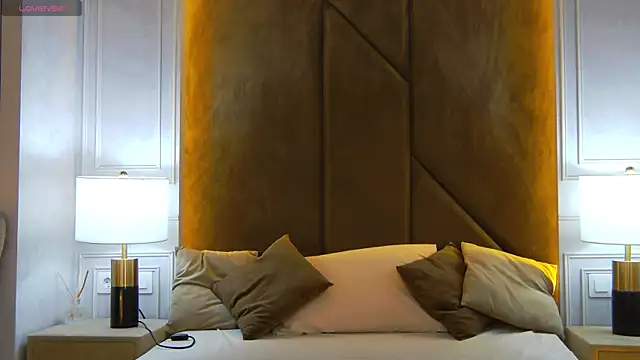 Snapshot of LanaSparks chatting on 09.21.25 LanaSparks online show from 09.21.25