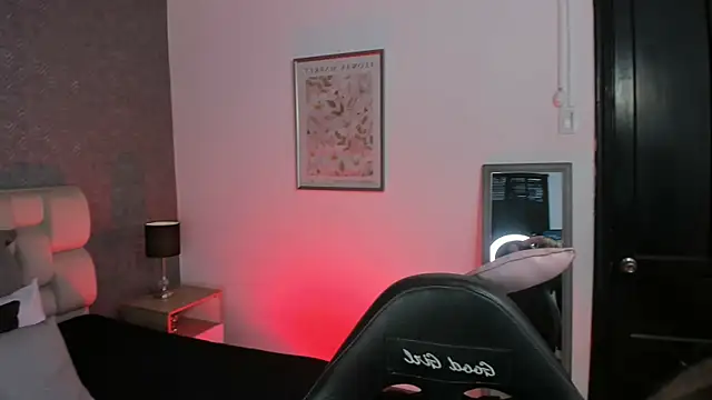 Snapshot of ah_mara_ chatting on 11.20.25 ah mara online show from 11.20.25