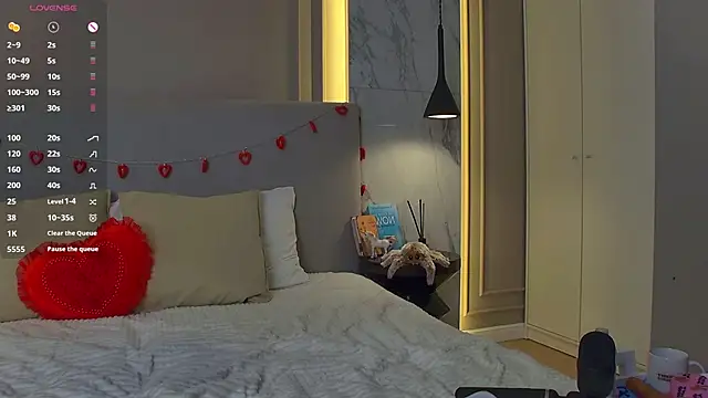 Snapshot of AmberShays chatting on 02.15.25 AmberShays online show from 02.15.25