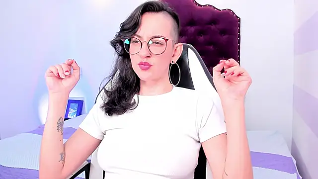 Snapshot of ana_liebert chatting on 02.12.25 ana liebert online show from 02.12.25