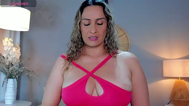 Snapshot of viviannehill_hot chatting on 02.27.25 viviannehill hot online show from 02.27.25