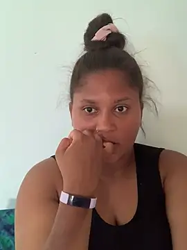 Snapshot of madell chatting on 01.16.25 madell online show from 01.16.25