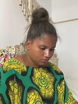 Snapshot of madell chatting on 01.26.25 madell online show from 01.26.25