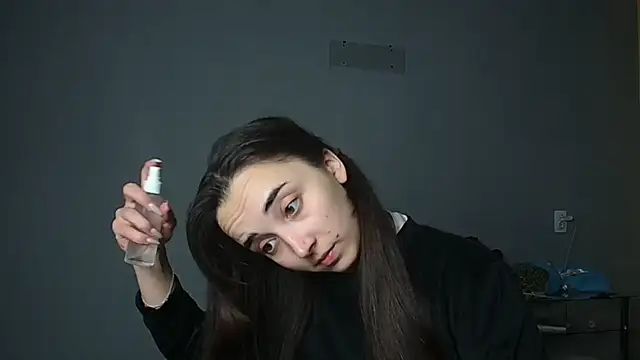 Snapshot of Eva_Gloryy chatting on 10.16.25 Eva Gloryy online show from 10.16.25