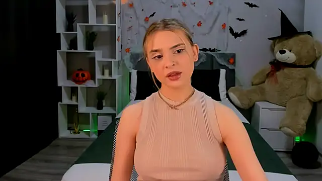 Snapshot of JinxTonks chatting on 10.18.25 JinxTonks online show from 10.18.25