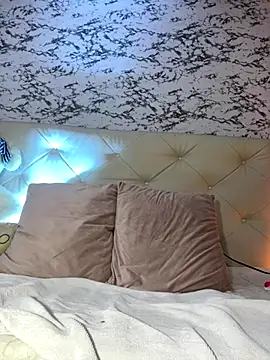 Lili  taylor online show from 12.16.25