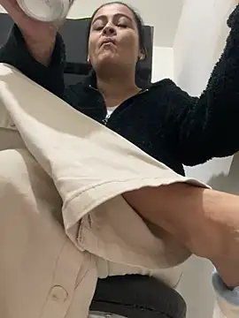 Lili  taylor online show from 03.09.26