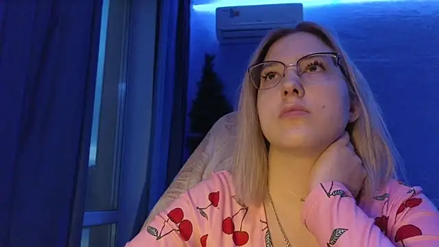 HotBrandyX online show from 01.08.26