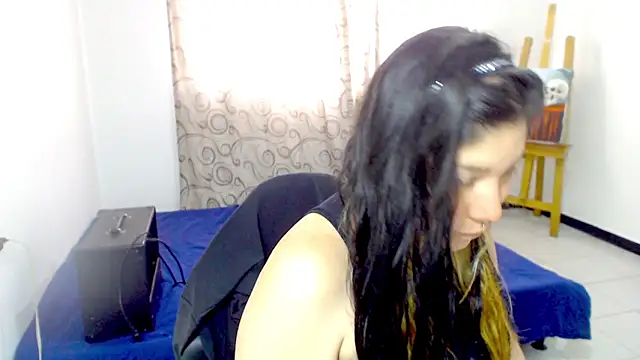 Snapshot of sharonnleon chatting on 10.06.25 sharonnleon online show from 10.06.25