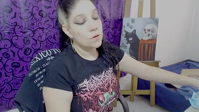 Snapshot of sharonnleon chatting on 10.10.25 sharonnleon online show from 10.10.25