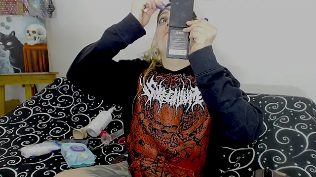 Snapshot of sharonnleon chatting on 10.16.25 sharonnleon online show from 10.16.25