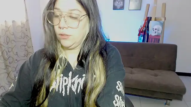 Snapshot of sharonnleon chatting on 11.07.25 sharonnleon online show from 11.07.25