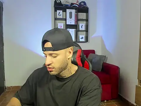 Snapshot of dereckgreen chatting on 03.13.25 dereckgreen online show from 03.13.25