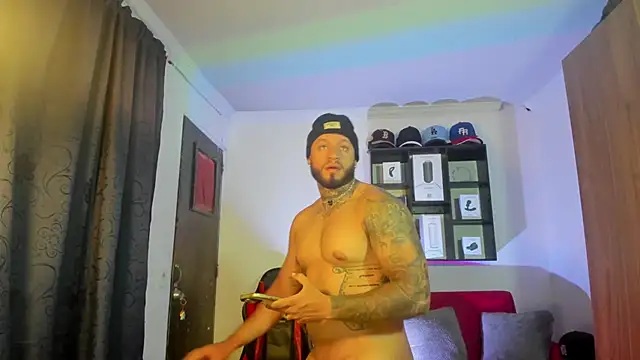 Snapshot of dereckgreen chatting on 09.20.25 dereckgreen online show from 09.20.25