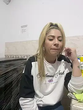 Snapshot of viktoria_davis_ chatting on 02.05.25 viktoria davis online show from 02.05.25