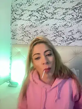 Snapshot of viktoria_davis_ chatting on 02.07.25 viktoria davis online show from 02.07.25