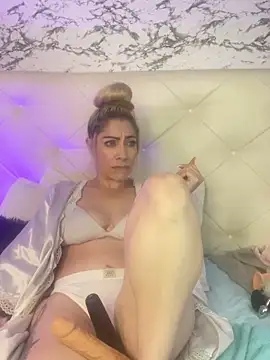 Snapshot of viktoria_davis_ chatting on 02.19.25 viktoria davis online show from 02.19.25