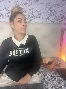 Snapshot of viktoria_davis_ chatting on 02.23.25 viktoria davis online show from 02.23.25