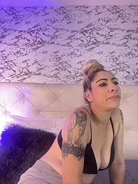 Snapshot of viktoria_davis_ chatting on 02.25.25 viktoria davis online show from 02.25.25