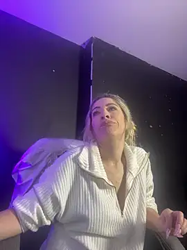 Snapshot of viktoria_davis_ chatting on 03.05.25 viktoria davis online show from 03.05.25