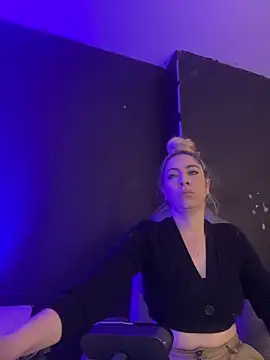 Snapshot of viktoria_davis_ chatting on 03.06.25 viktoria davis online show from 03.06.25