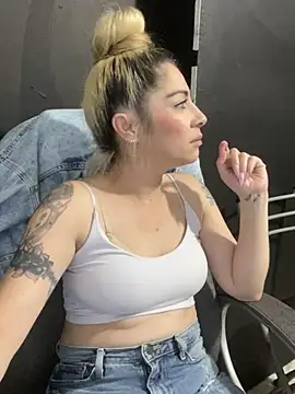 Snapshot of viktoria_davis_ chatting on 03.14.25 viktoria davis online show from 03.14.25