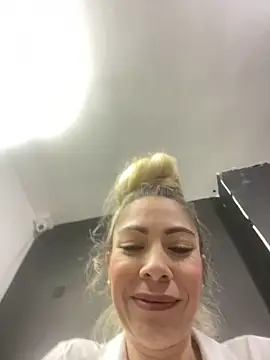 Snapshot of viktoria_davis_ chatting on 03.15.25 viktoria davis online show from 03.15.25