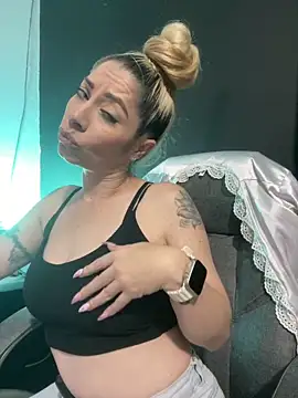 Snapshot of viktoria_davis_ chatting on 03.20.25 viktoria davis online show from 03.20.25